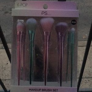 Makeup brushes new in box